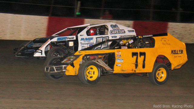 Doug Keller (77) fights off Mike Higley (11) in the closing laps of the USRA B-Mod main event. (Reed Bros. Racing Photo)