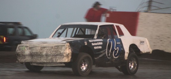 Brett Heeter races to win #4. (Reed Bros. Racing Photos)