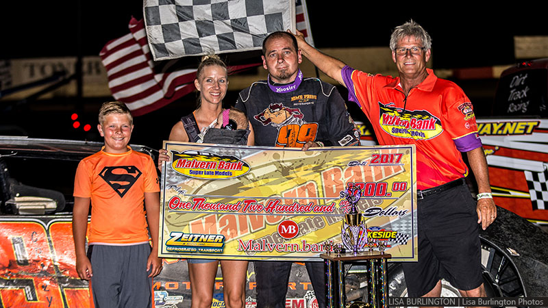 Jesse Sobbing won the Malvern Bank Super Late Model feature.
